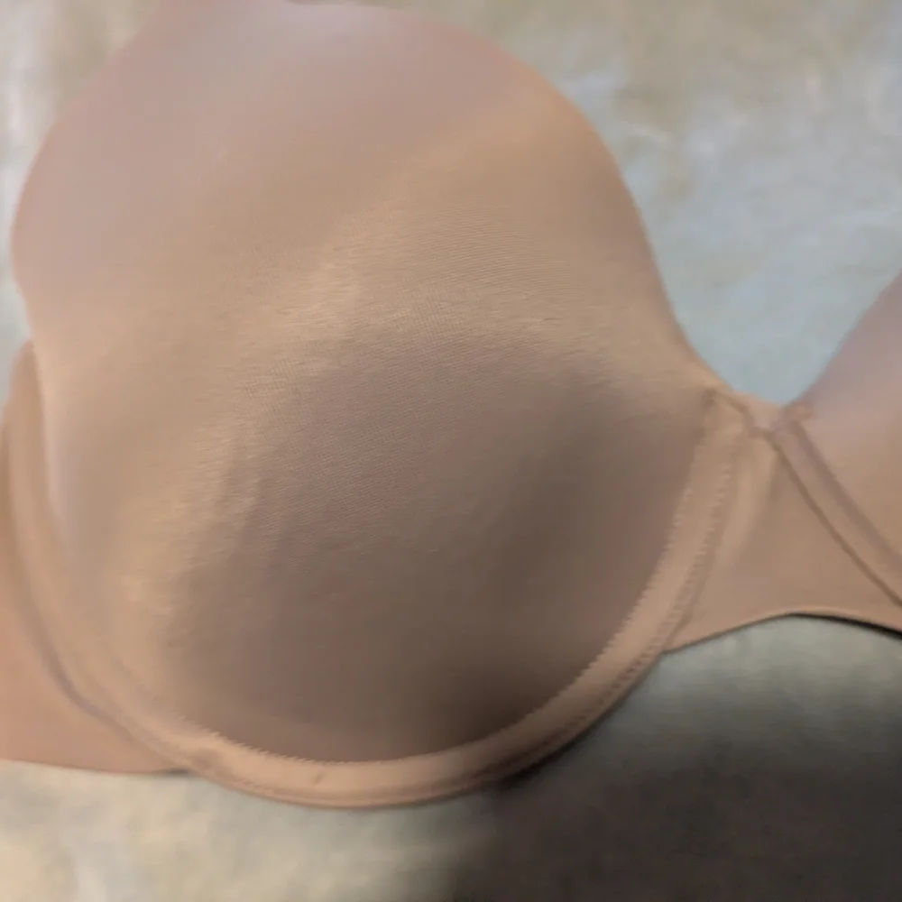 Vanity Fair Smooth Beige Underwire Bra - Picture 2 of 7